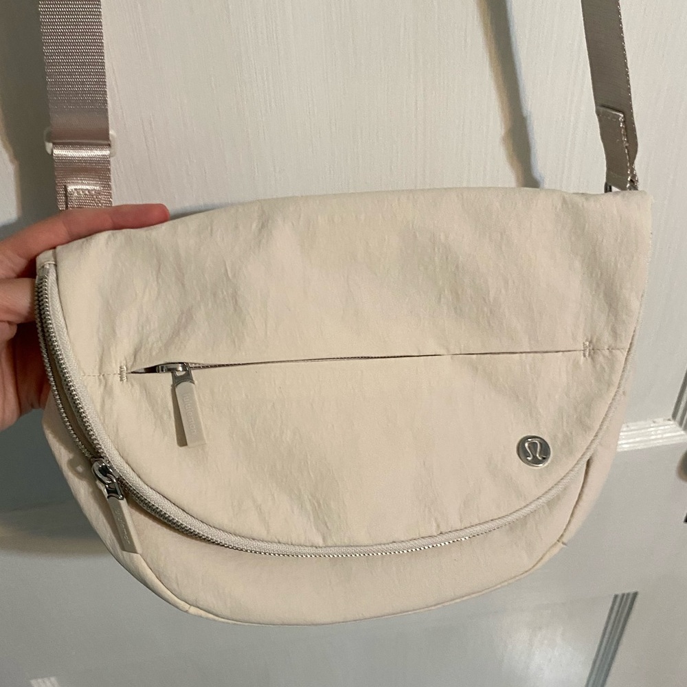 Cream Lululemon all night bag - Picture 3 of 4